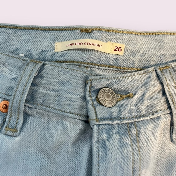 Levi’s Low Pro in Light Wash Charlie Won - Picture 4 of 4